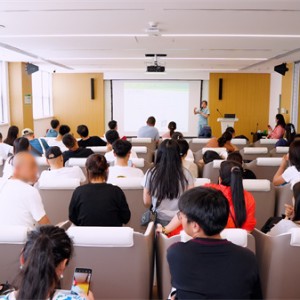 暑期大学生做近视手术摘镜就找北京茗视光眼科周跃华教授