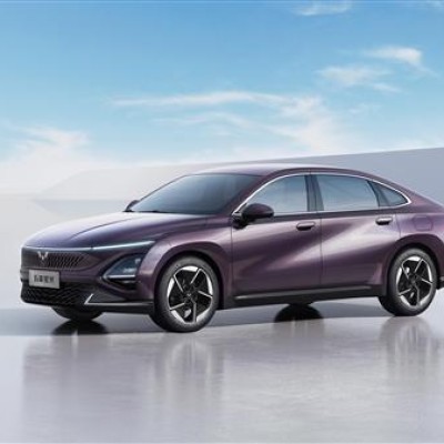 破万!五菱星光1月热销10005台:8.88万的插混轿车卖疯了